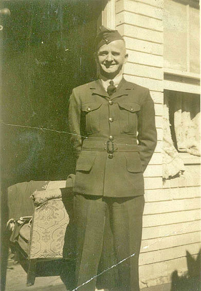Image of Allan Robinbson in uniform.