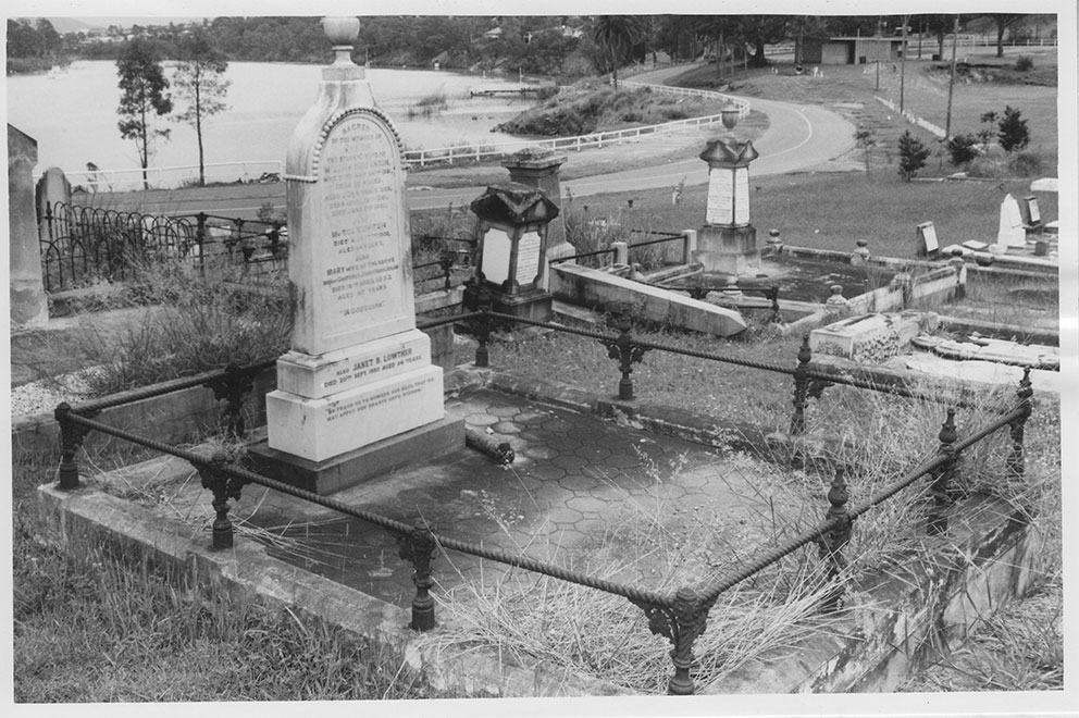 Image of COLQUHOUN family grave in 1970’s.