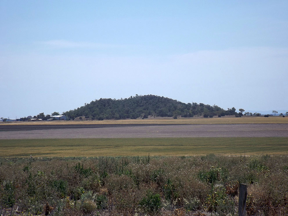 Image of photo by Shiftchange [CC0] of fields and Mount Irving at Mount Irving.