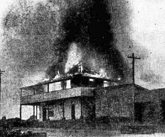 Image of Byron Bay Pier Hotel burns.