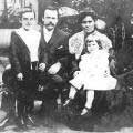 Image of family, 1904.