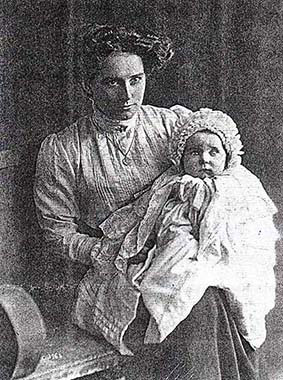 Image of Wilhilamina  LANE with daughter Dorothy (Doreen).