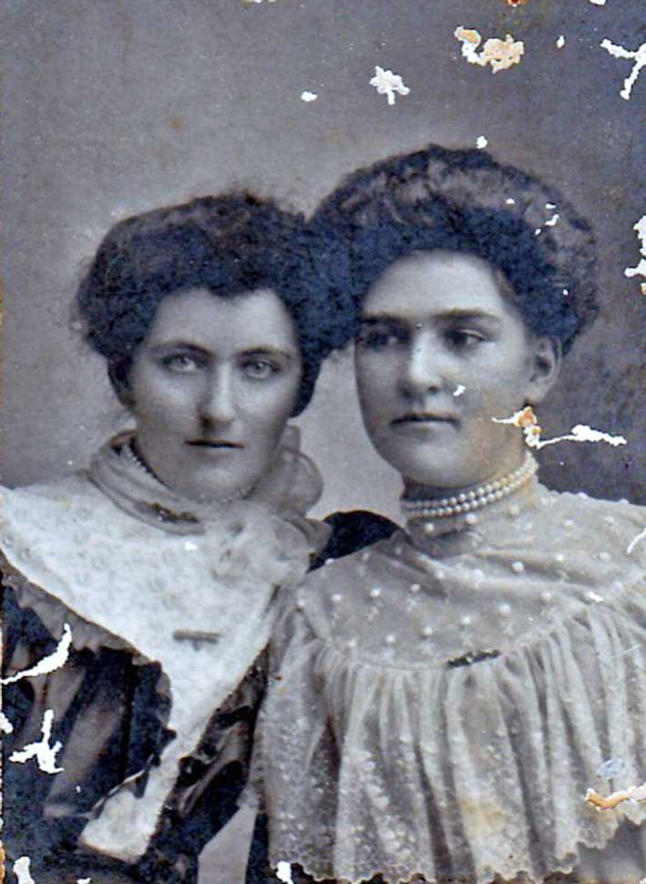 Image of possibly Alice Maud ROSE SOPER & Minnie ROSE SOPER— G. Kelly Photo Dungog. Courtesy of Judy Soper