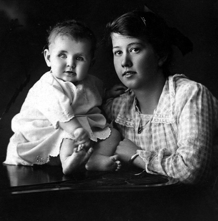 Image of Alma STRONG (née PATFIELD) holding Mary Cann TUCKER of Brisbane Grove Paterson 