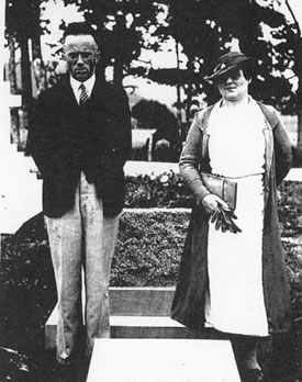 Robert W. & Evelyn STRONG at their Child's Grave