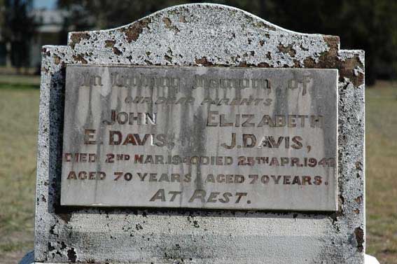 Grave of Jack and Elizabeth DAVIS, Chinchilla.